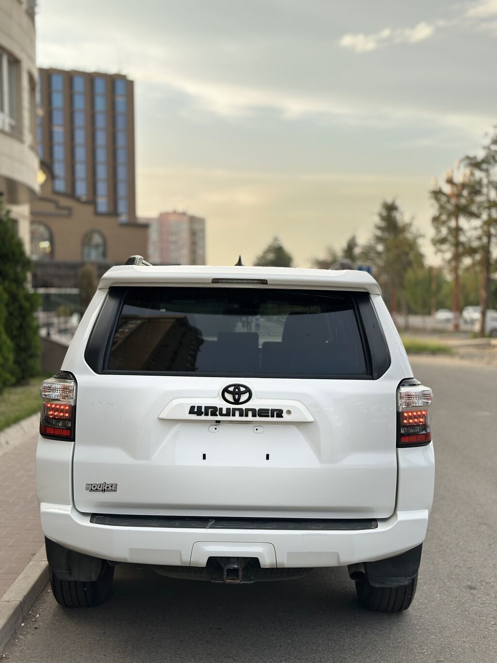 Toyota 4Runner: 2020 г., 4 л, Автомат, Бензин, Внедорожник: фото 8