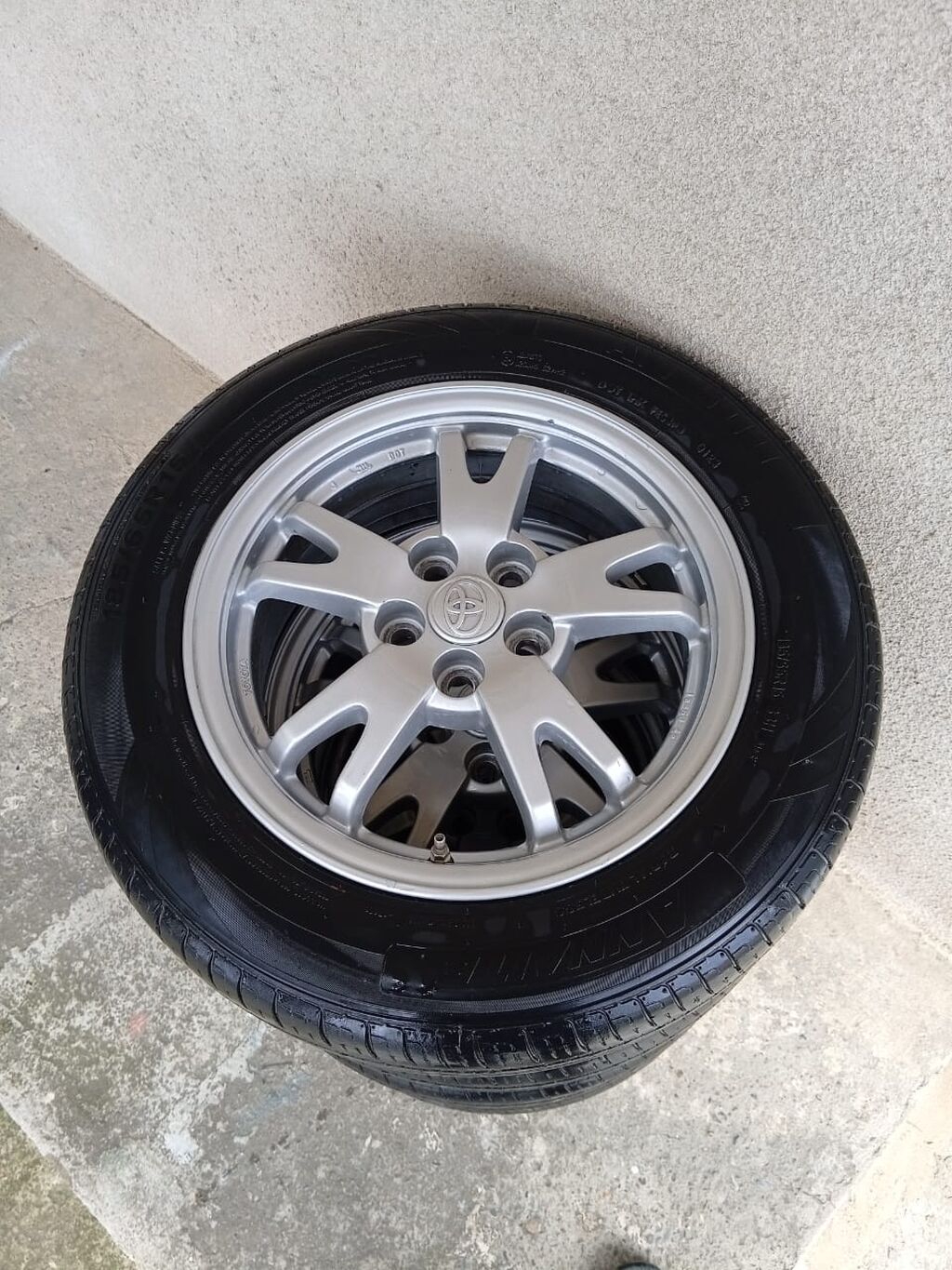 Toyota orijinal yüngül lehimli disk və şin dəsti - Disk: Toyota