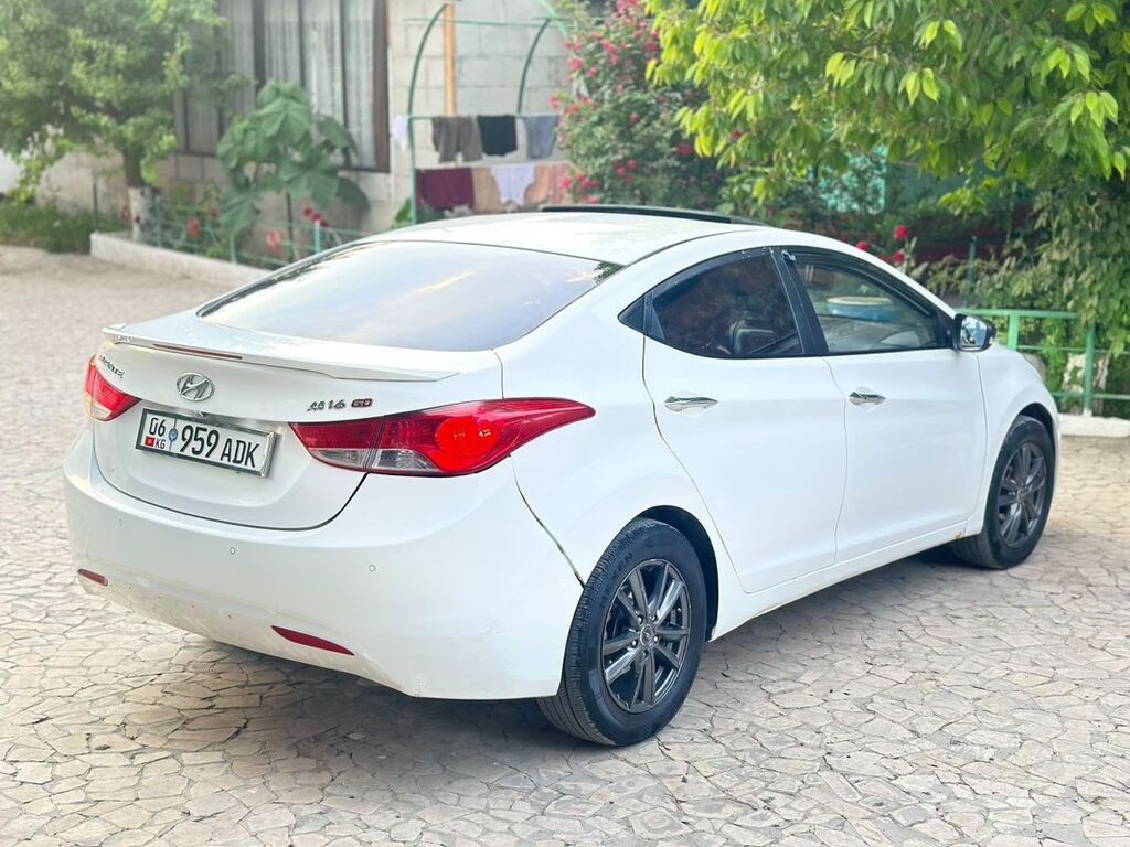 Hyundai Avante: 2012 г., 1.6 л, Автомат, Бензин, Седан: фото 3