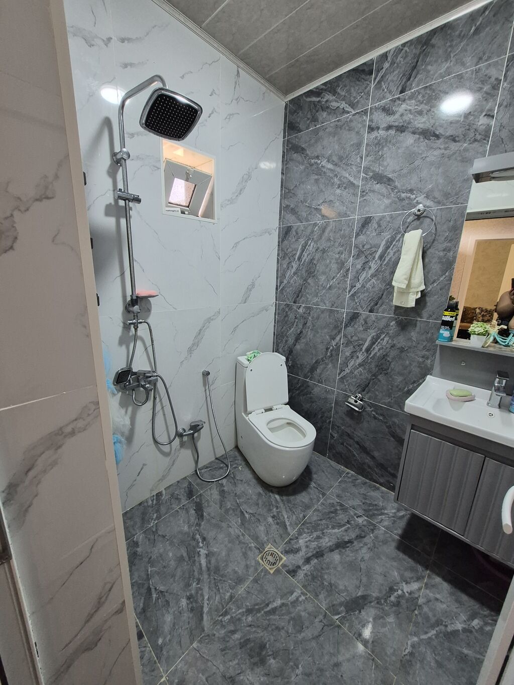 Masazir 569 n avtobusun son dayanacagi avtobusa 80 m 2 otaq temirli