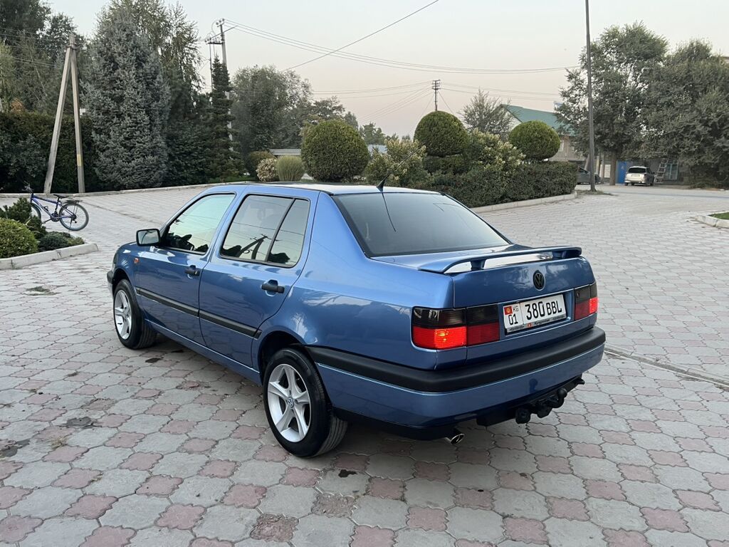 Volkswagen Vento: 1993 г., 1.8 л, Механика, Бензин, Седан: фото 5
