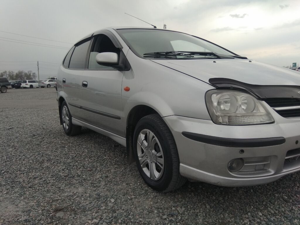 Nissan Almera Tino 2004