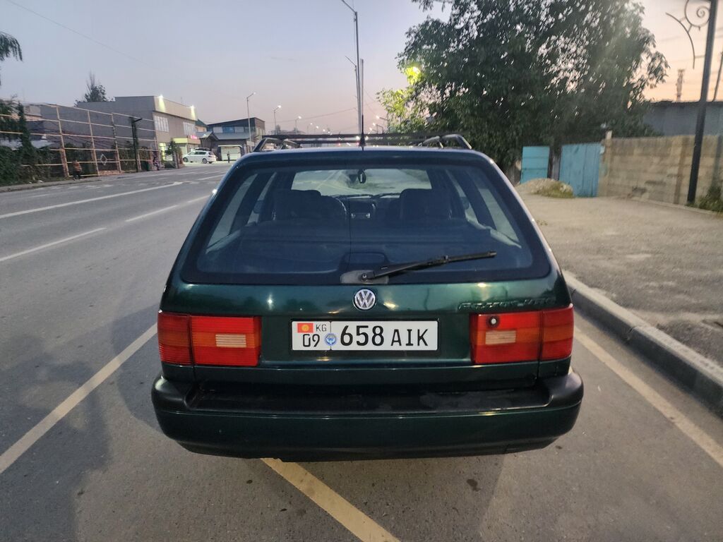 Volkswagen Passat: 1994 г., 1.8 л, Механика, Универсал: фото 3