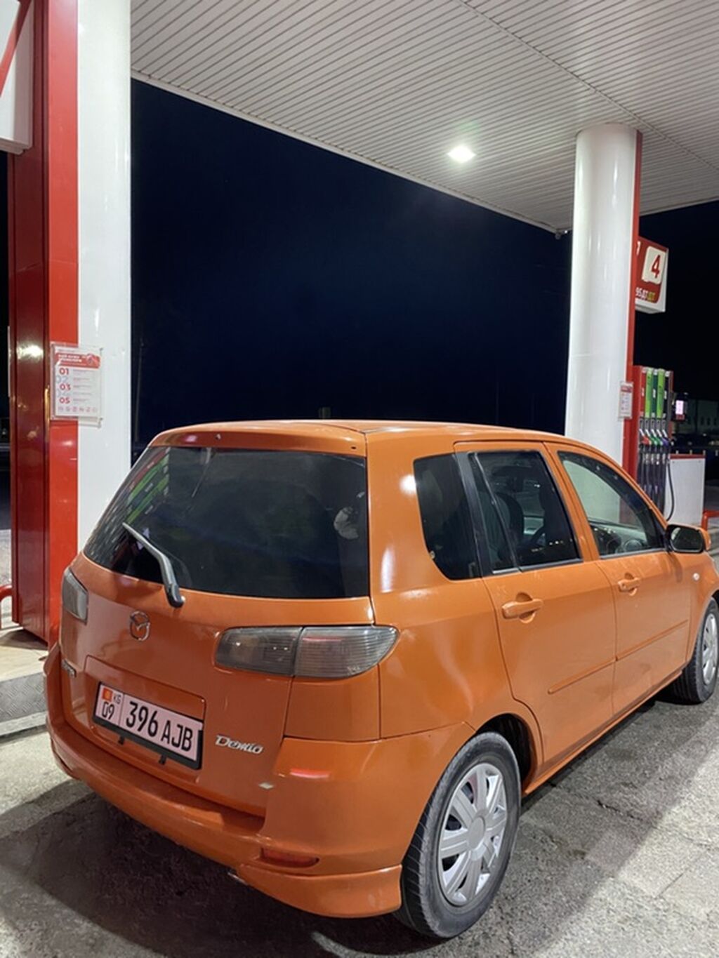 Mazda Demio: 2002 г., 1.5 л, Автомат, Бензин, Хэтчбэк: фото 3