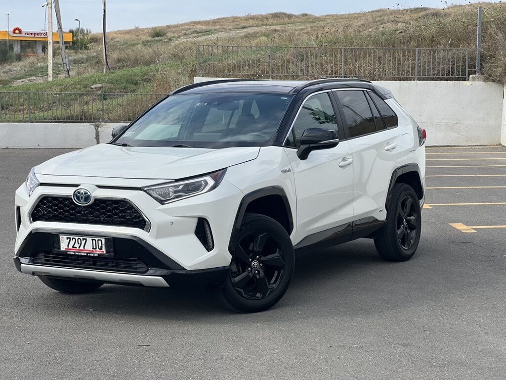 Toyota RAV4: 2021 г., 2.5 л, Автомат, Гибрид, Кроссовер: фото 2