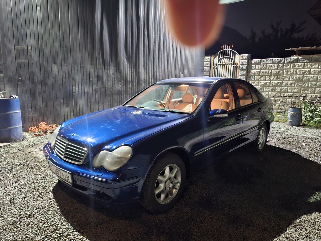 Mercedes-Benz C-Class: 2003 г., 2 л, Автомат, Газ, Седан: фото 2