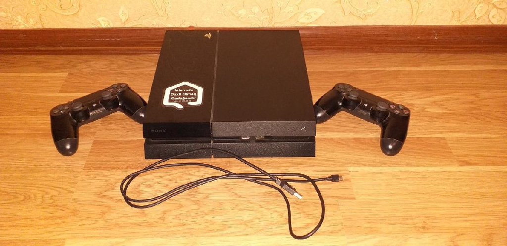 Xırdalanda 450 AZN : PS4 (Sony Playstation 4) lalafo.azda