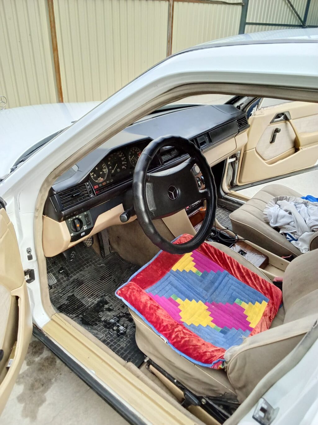 Mercedes-Benz W124: 1986 г., 2 л, Механика, Бензин, Седан: фото 5