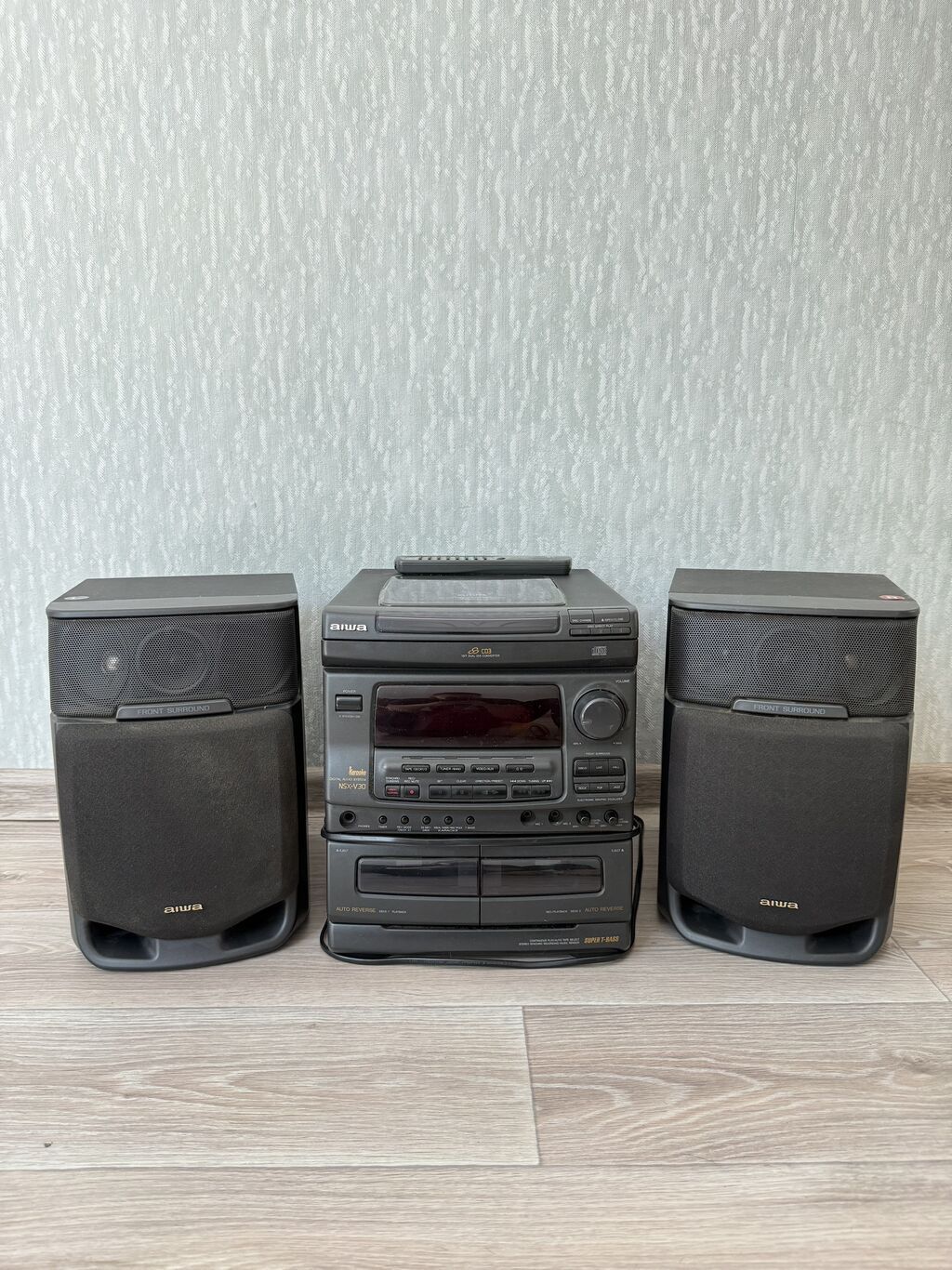 Музыкальный центр Aiwa с акустикой - Полноразмерный стерео-комплект — фото 1