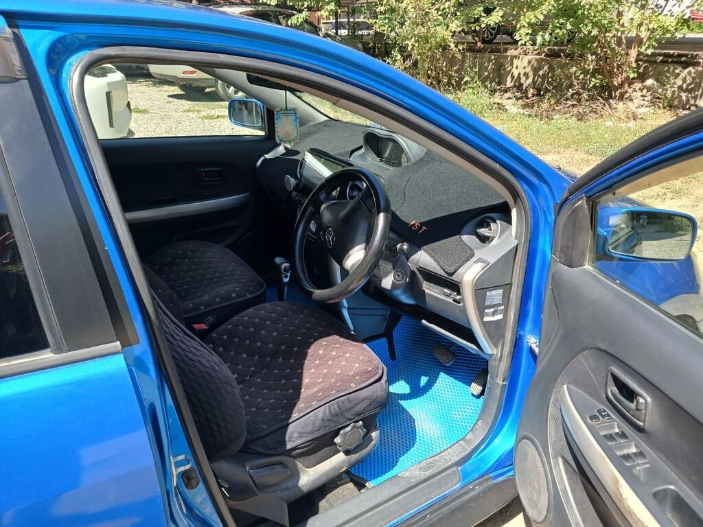 Toyota Ist: 2003 г., 1.3 л, Автомат, Бензин, Хэтчбэк: фото 5