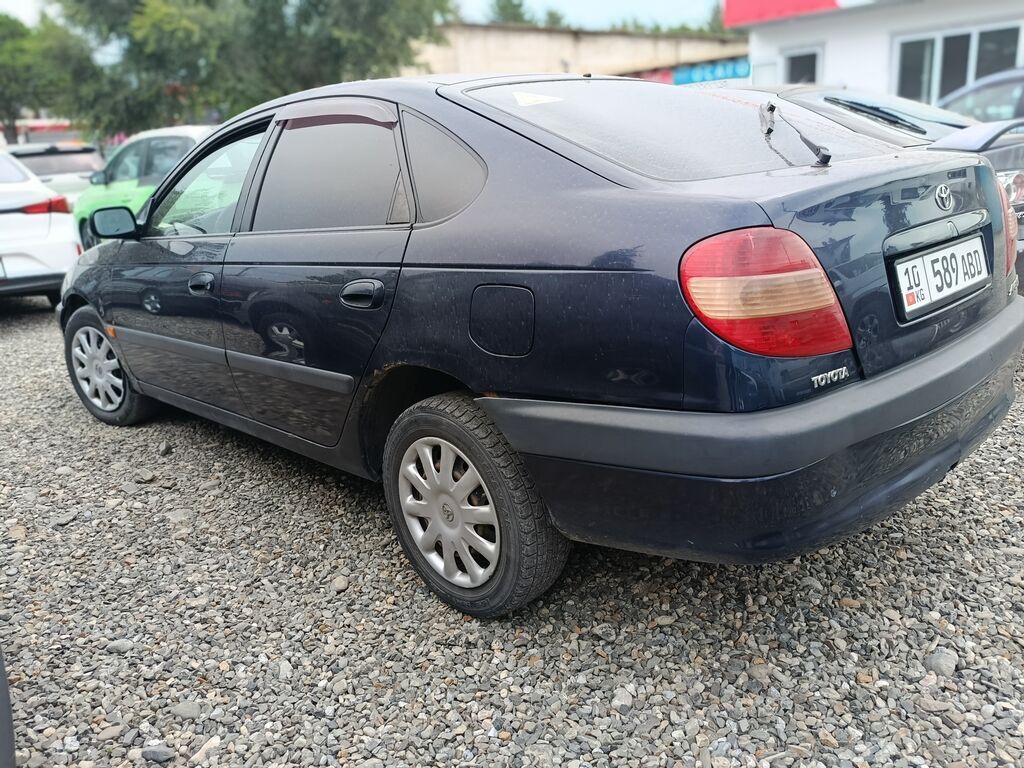 Toyota Avensis: 2001 г., 1.8 л, Автомат, Бензин, Лифтбек: фото 3