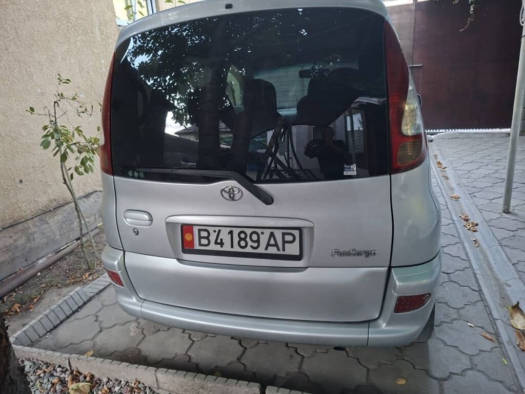 Toyota Funcargo: 2004 г., 1.3 л, Автомат, Бензин, Минивэн: фото 5