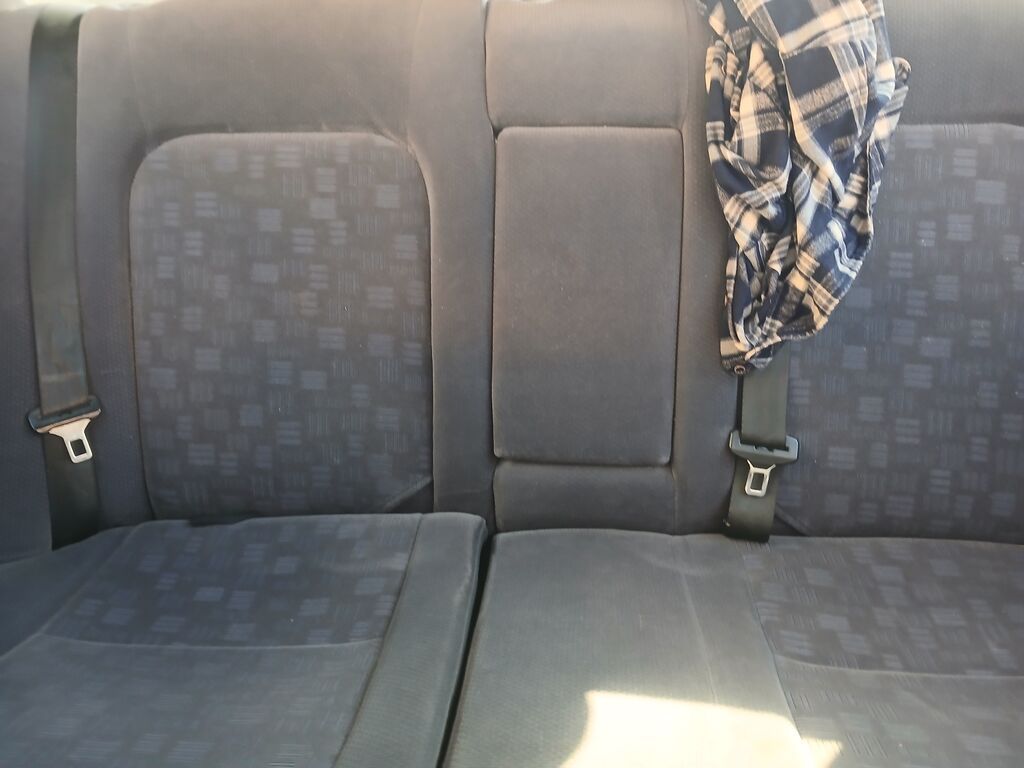 Toyota Avensis: 2001 г., 1.9 л, Универсал: фото 6