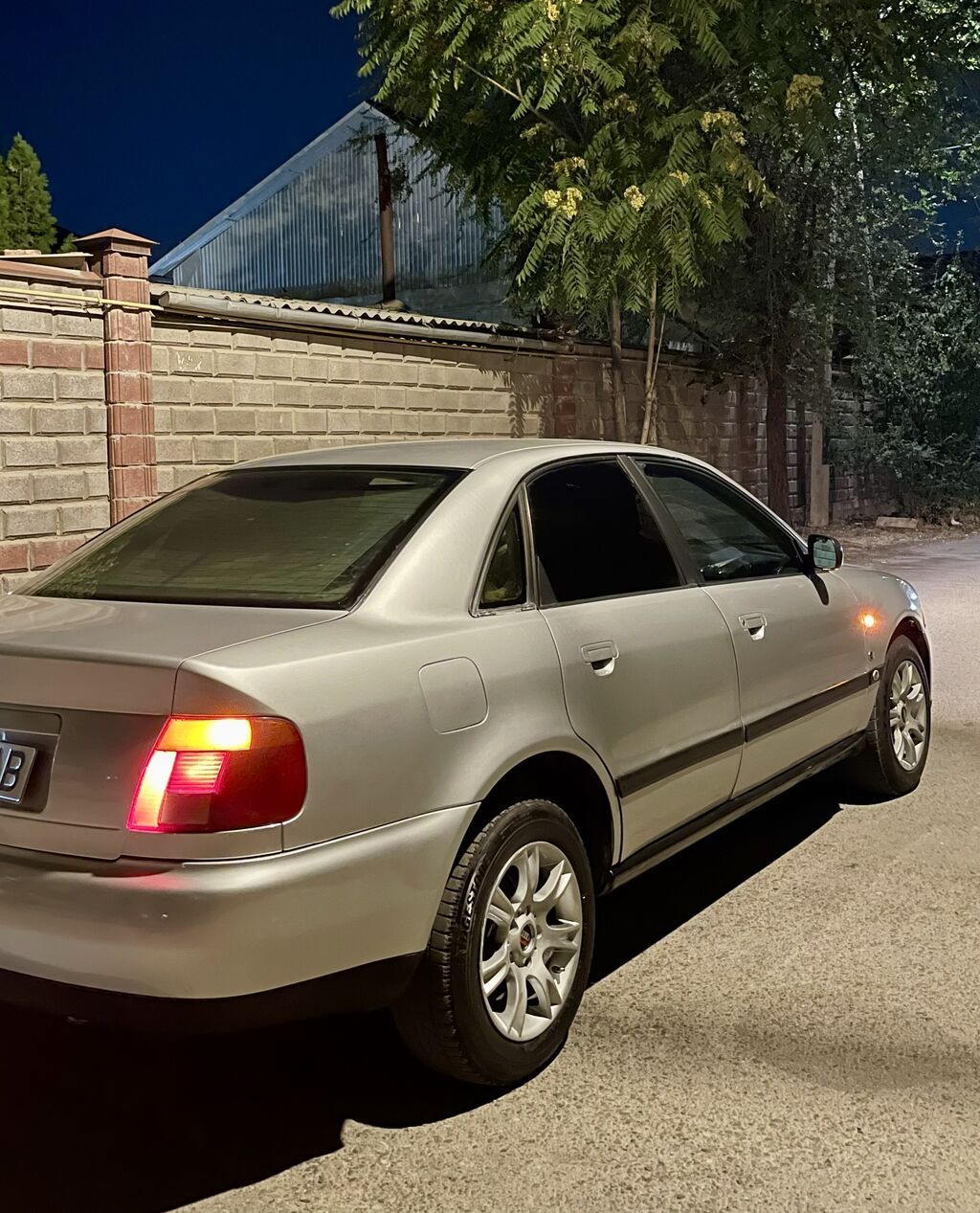 Audi A4: 1996 г., 1.8 л, Автомат, Бензин, Седан: фото 4