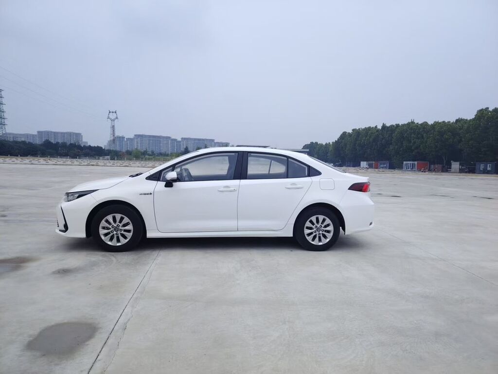 Toyota Corolla: 2021 г., 1.8 л, Вариатор, Гибрид, Седан: фото 6