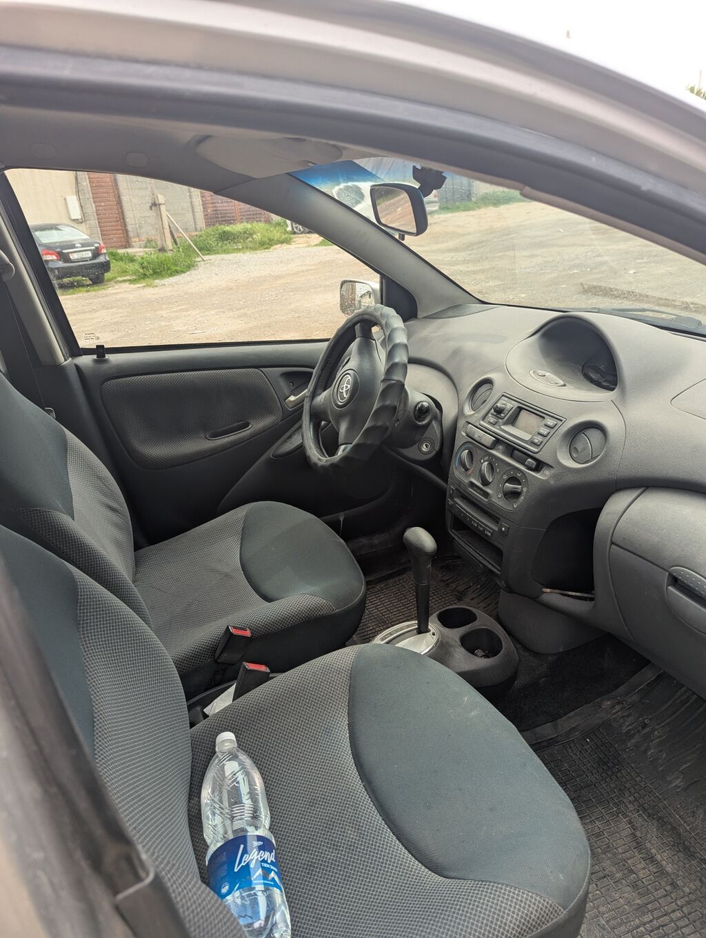 Toyota Yaris: 2004 г., 1.3 л, Автомат, Бензин, Хэтчбэк — фото 4