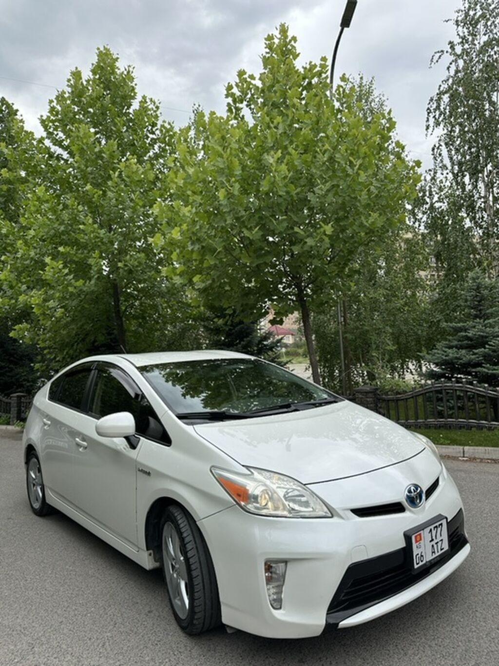 Toyota Prius: 2014 г., 1.8 л, Автомат, Гибрид, Лифтбек: фото 4