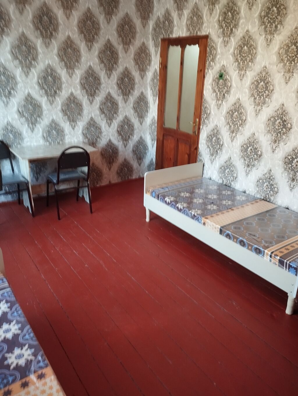 Kirayə otaq – mebelli Təsvir: - Geniş və işıqlı otaq, hündür tavanlı