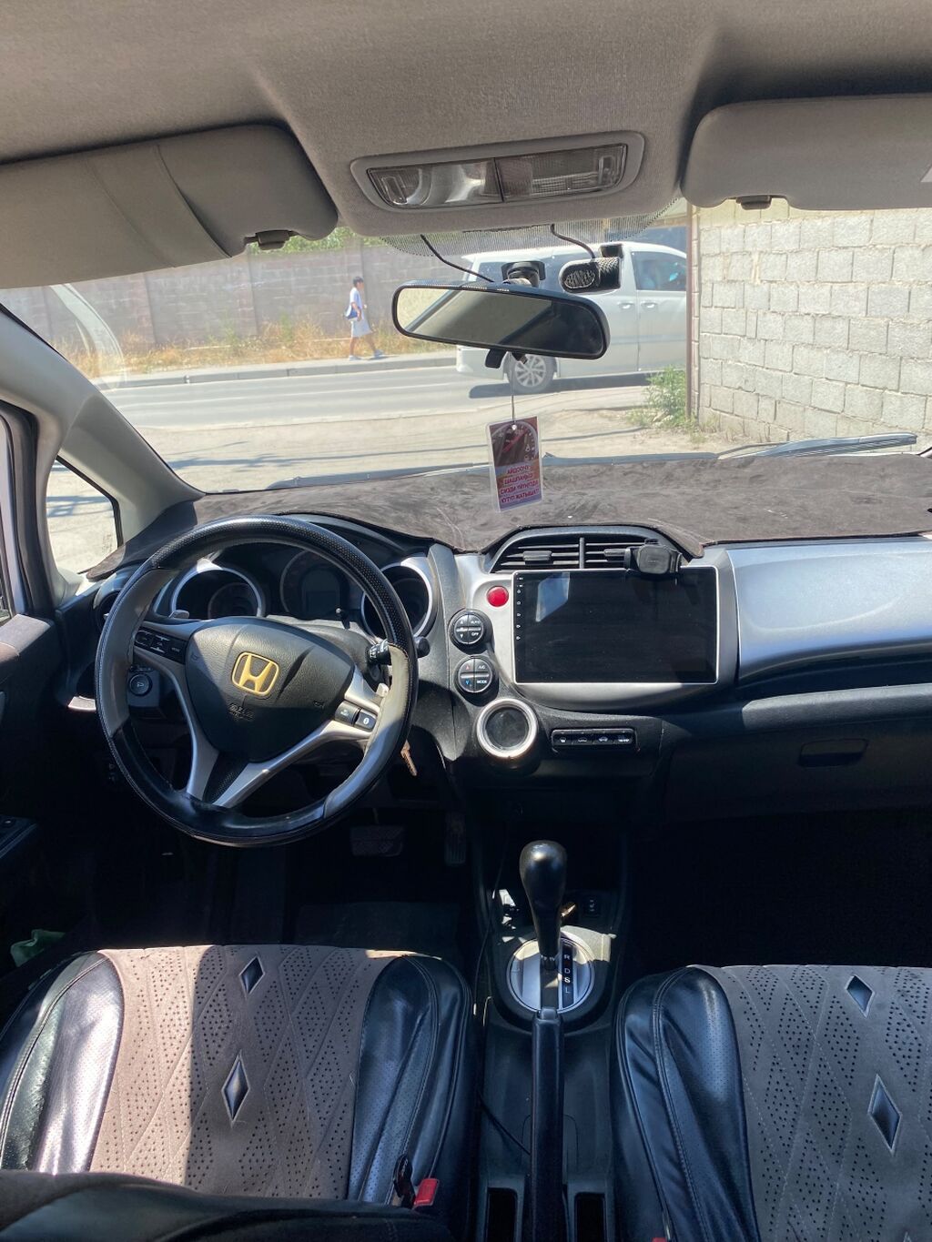 Honda Jazz: 2009 г., 1.4 л, Автомат, Бензин, Хэтчбэк — фото 5