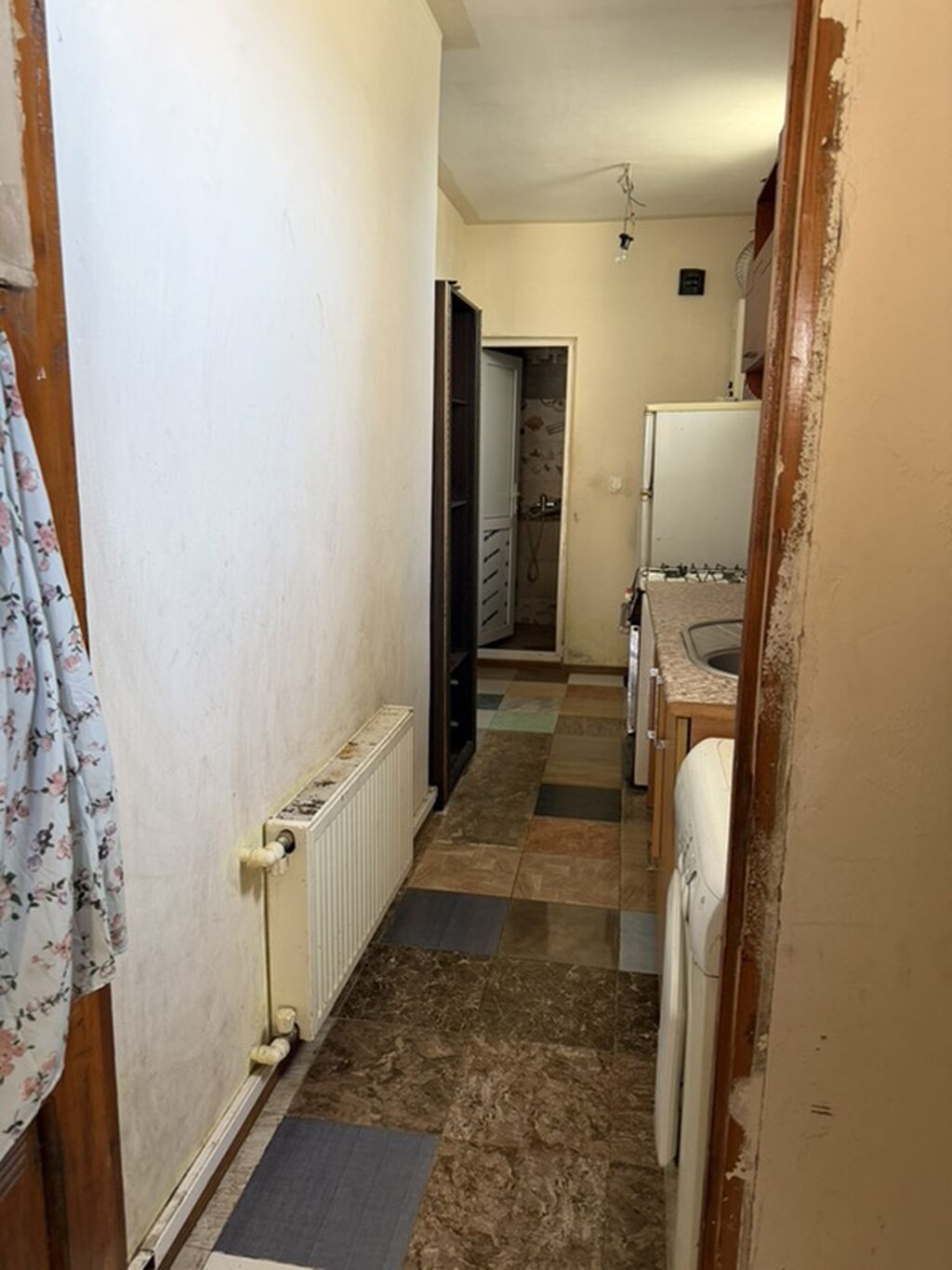 1 otaqlı yaşayış sahəsi (studiyaya yaxın plan) – mətbəx mebeli və