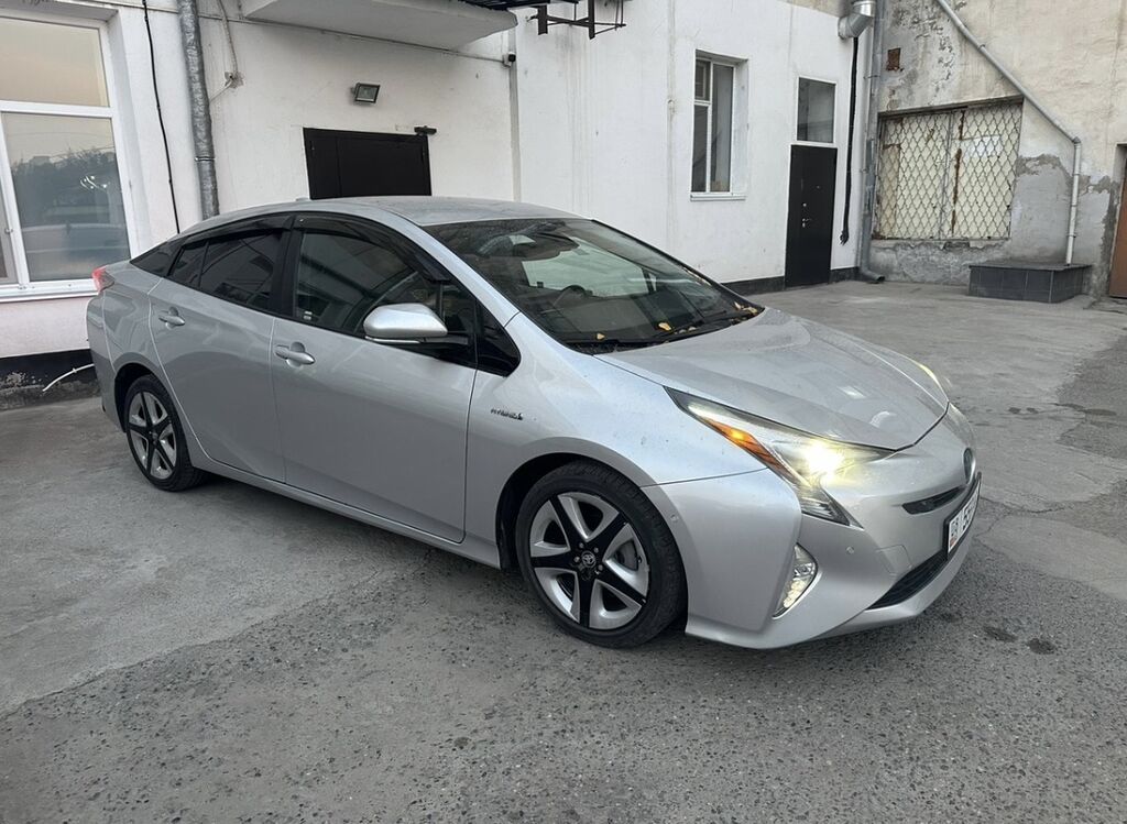 Toyota Prius: 2017 г., 1.8 л, Автомат, Гибрид, Хэтчбэк: фото 5