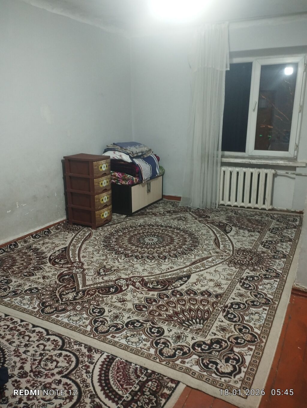 Сдаётся комната в квартире. - Просторная комната с большим окном и: фото 1