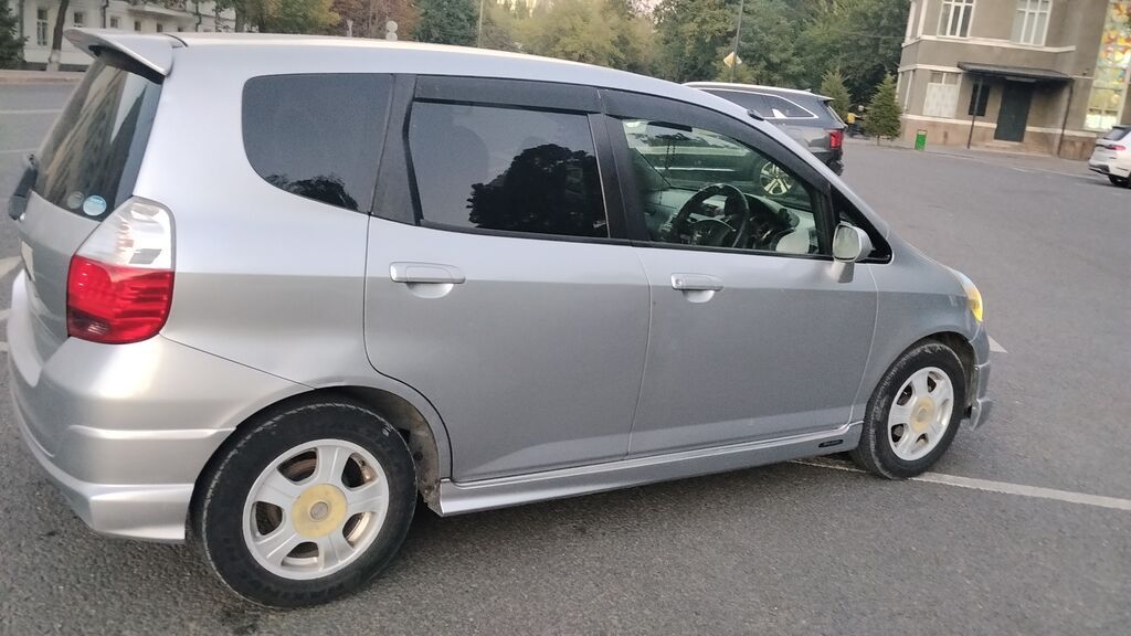 Honda Fit: 2002 г., 1.5 л, Вариатор, Бензин, Хэтчбэк: фото 7