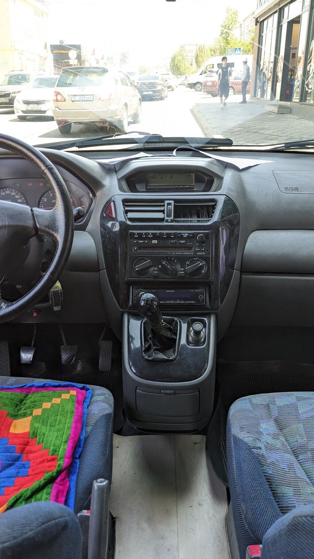 Mitsubishi Space Runner: 1999 г., 2.4 л, Механика, Бензин, Минивэн: фото 5