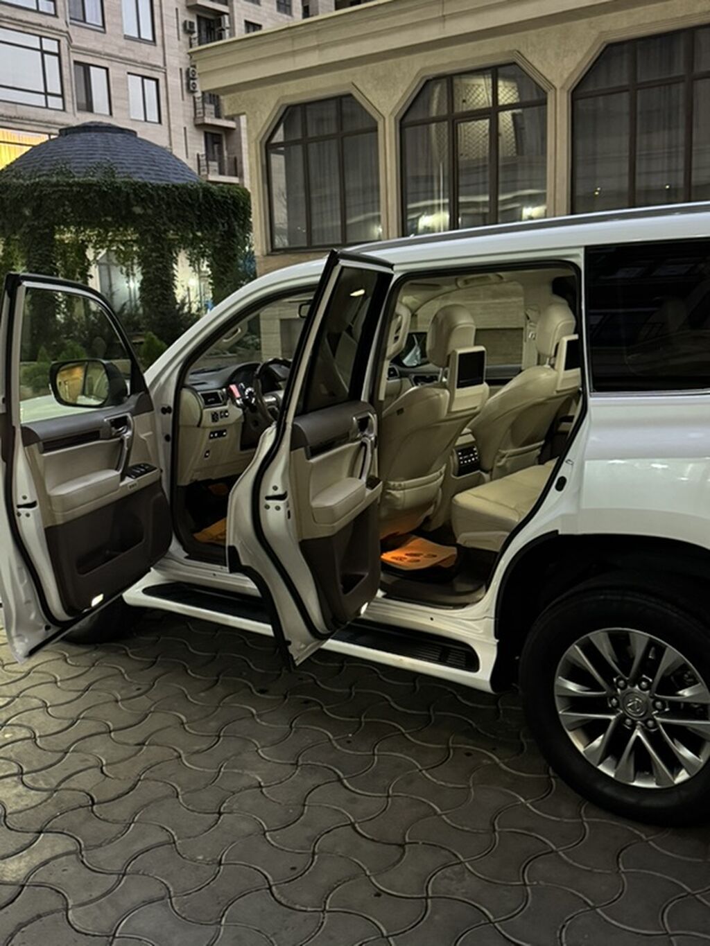 Lexus GX: 2014 г., 4.6 л, Автомат, Бензин, Внедорожник: фото 7