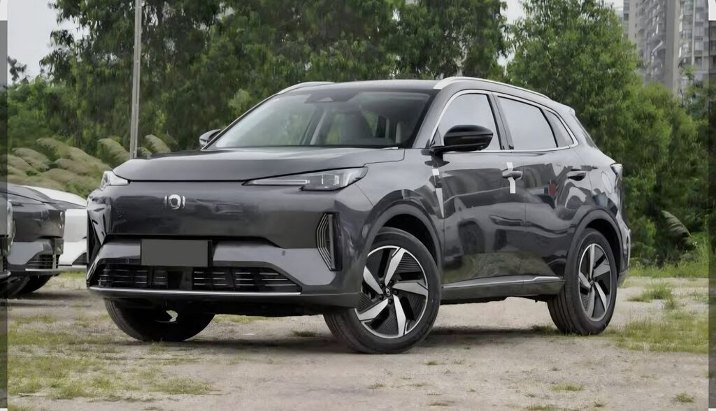 Changan Qiyuan Q05: 2023 г., 1.5 л, Автомат, Гибрид, Кроссовер: фото 4