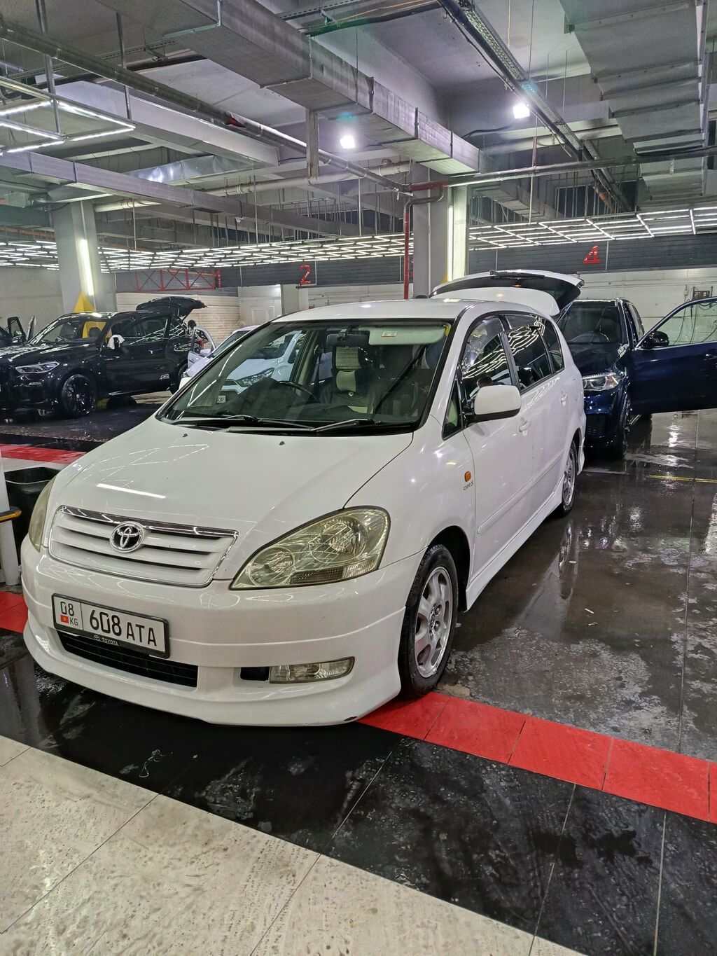 Toyota Ipsum: 2003 г., 2.4 л, Автомат, Газ, Минивэн: фото 4