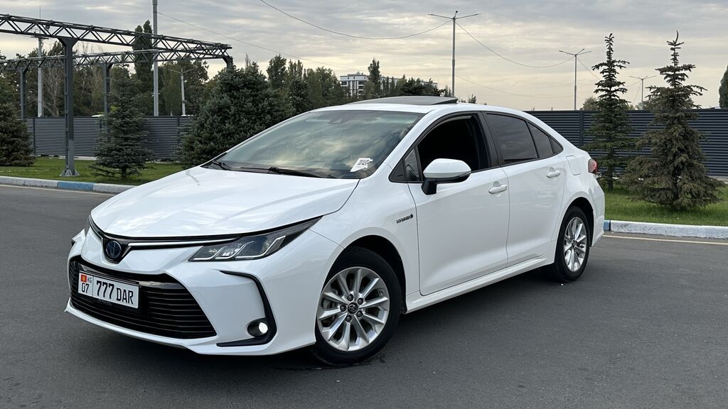 Toyota Corolla: 2021 г., 1.8 л, Вариатор, Гибрид, Седан: фото 2