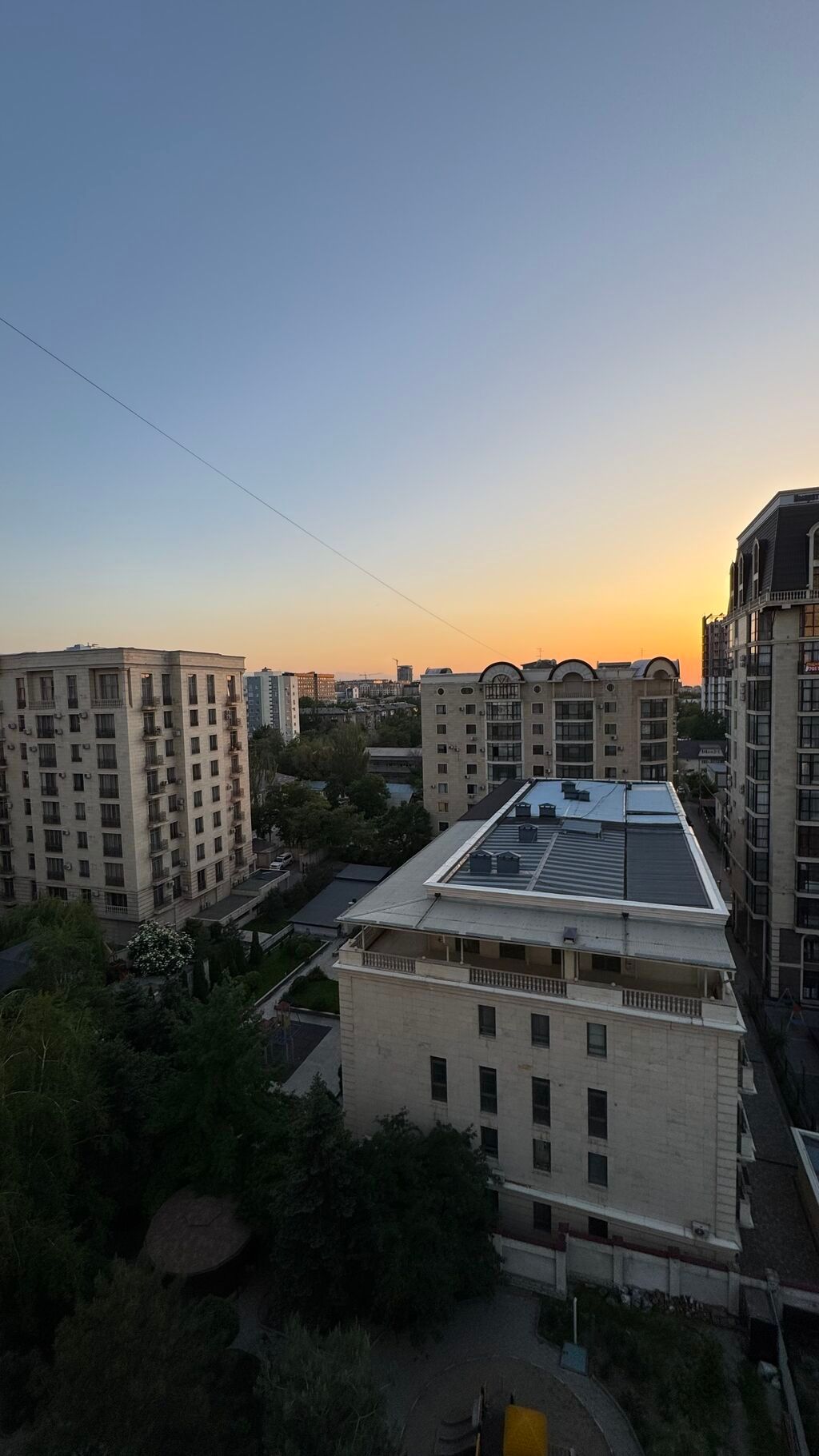 Сдаю 3х.комн.квартиру в центре. Имеются все удобства: фото 2