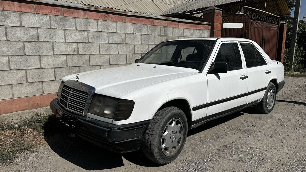 Mercedes-Benz E-Class: 1988 г., 2.3 л, Механика, Бензин, Седан: фото 3