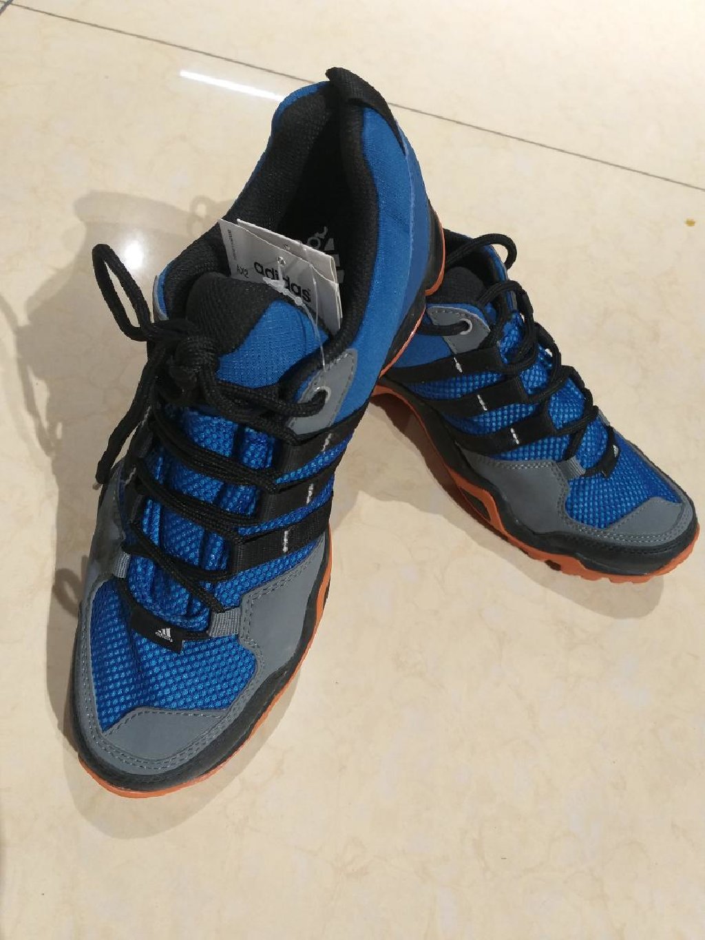 Кроссовки бишкек. Adidas krasofkalar. Таннинг кроссовки Бишкек. Примета кроссовки в Бишкеке.