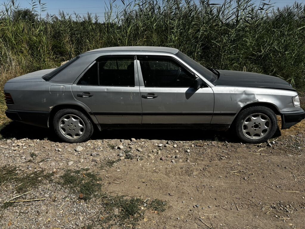 Mercedes-Benz W124: 1988 г., 2.3 л, Механика, Бензин, Седан: фото 2