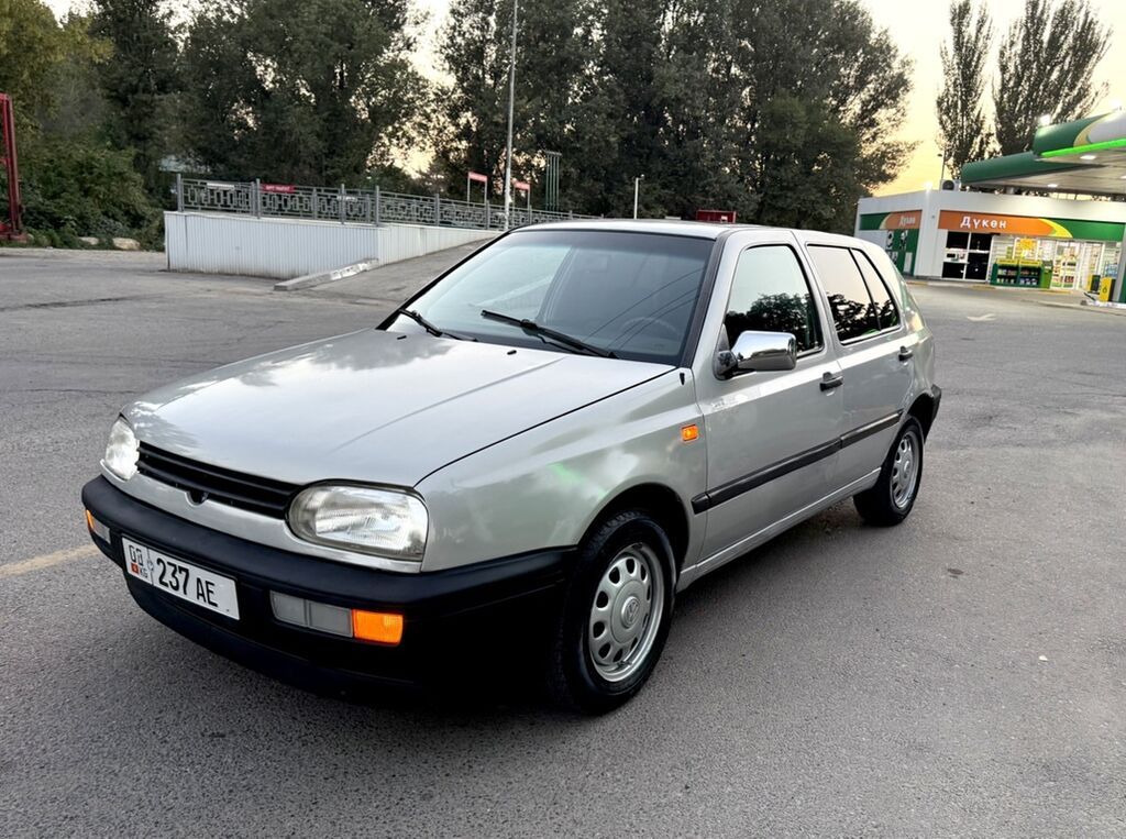 Volkswagen Golf: 1994 г., 1.6 л, Механика, Бензин, Хэтчбэк: фото 3