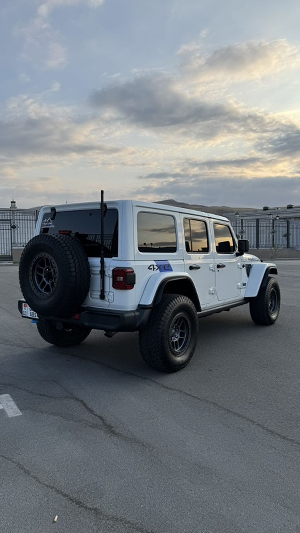 Jeep Wrangler: 2022 г., 2 л, Автомат, Гибрид, Внедорожник: фото 5
