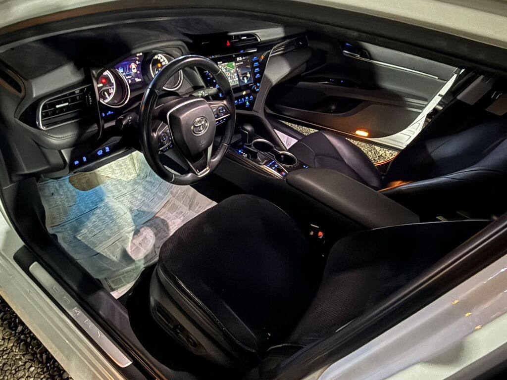 Toyota Camry: 2020 г., 2.5 л, Автомат, Гибрид, Седан: фото 4