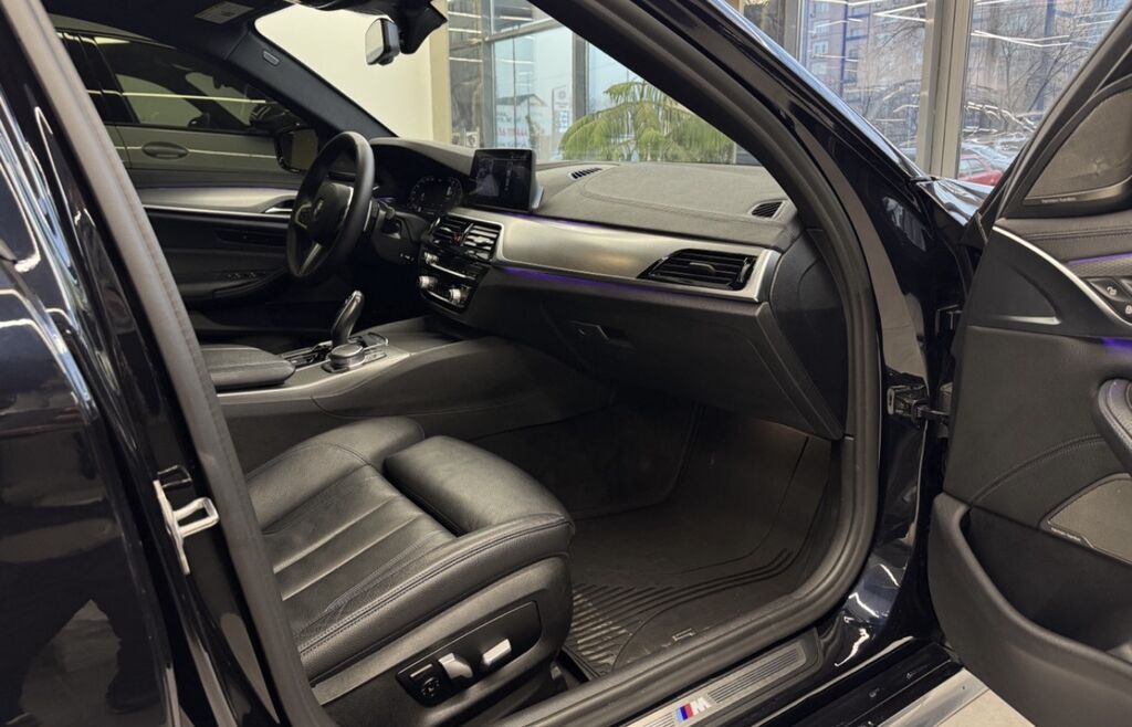 BMW 5 series: 2020 г., 3 л, Автомат, Бензин, Седан: фото 3