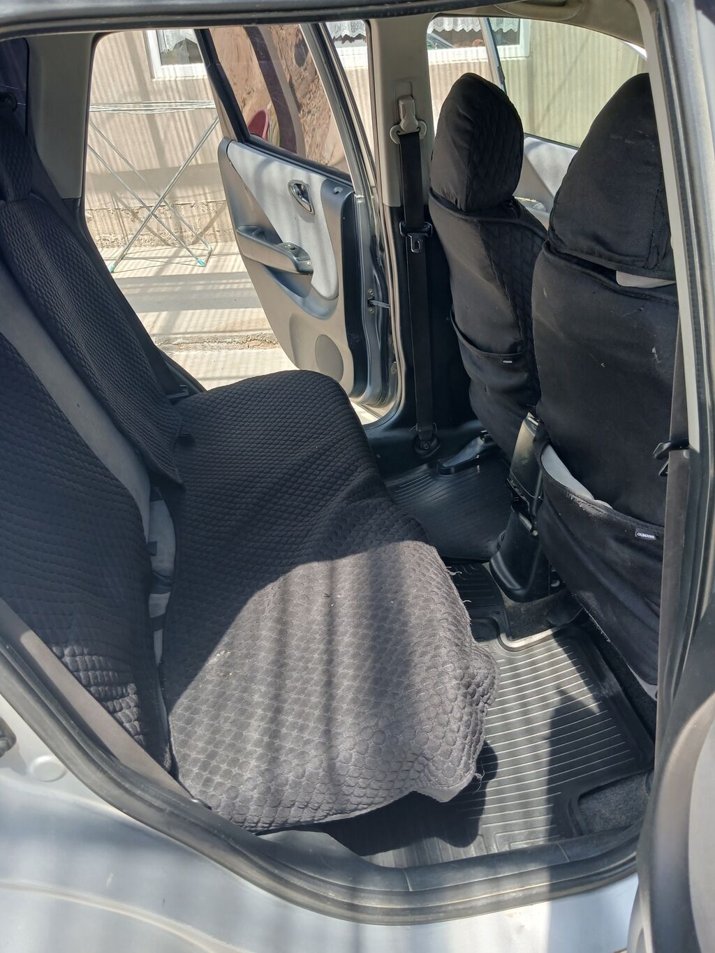 Honda Fit: 2003 г., 1.3 л, Автомат, Хэтчбэк: фото 5