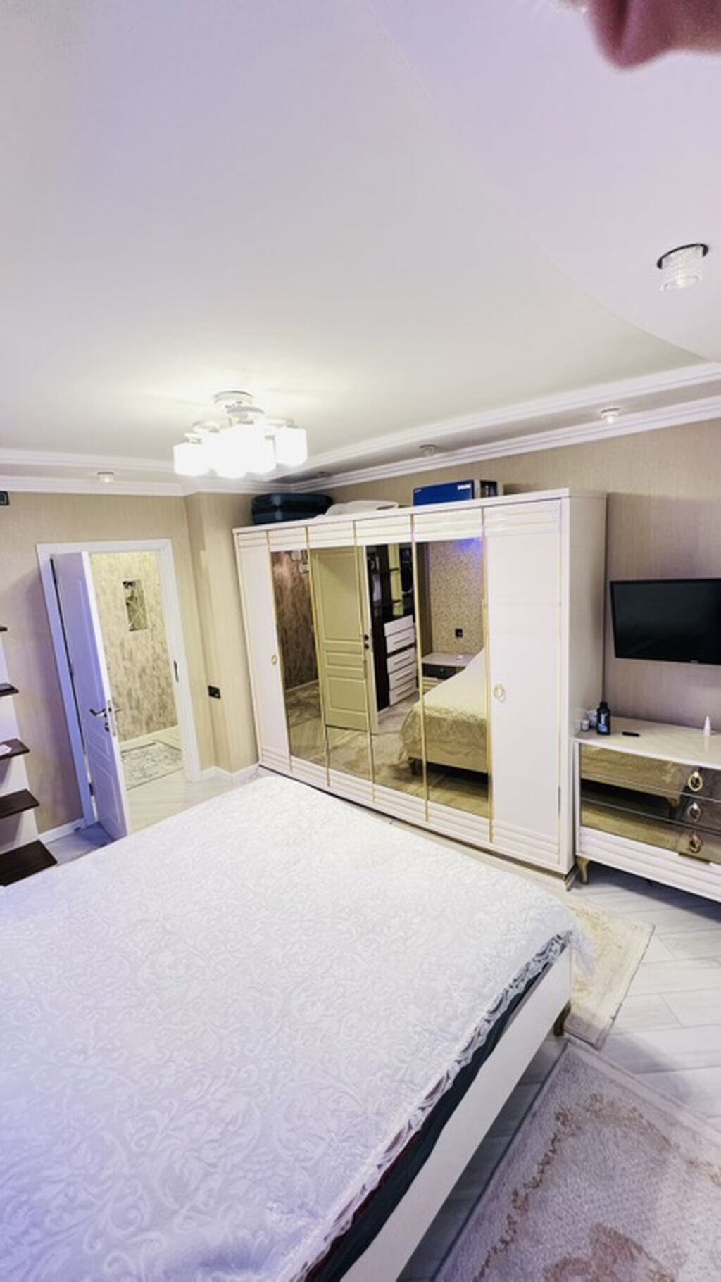 Bakı, Bakıxanov qəs., 3 otaqlı, Köhnə tikili, m. Neftçilər, 97 kv. m