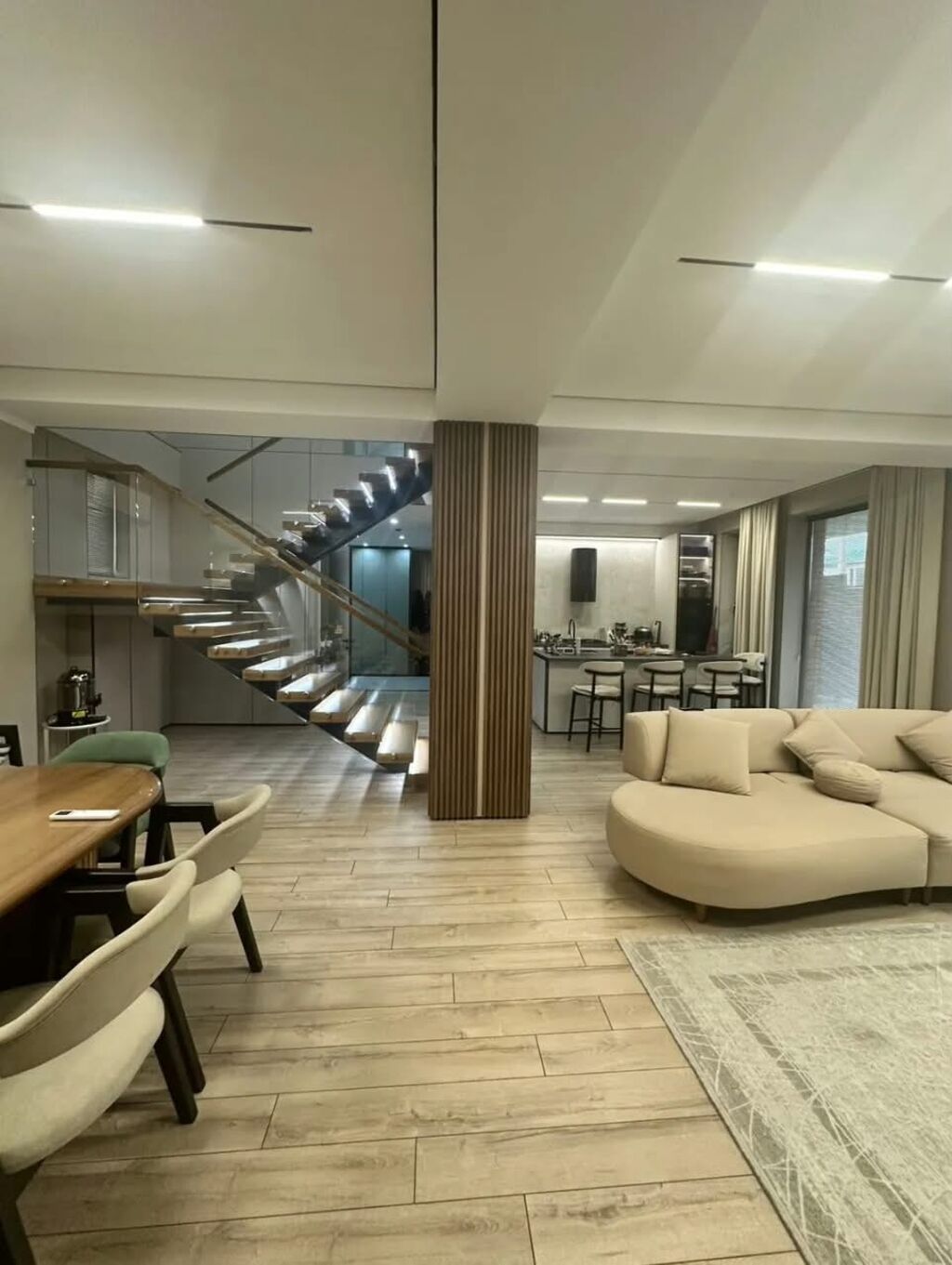 220 м², 4 комнаты, Семейным: фото 2