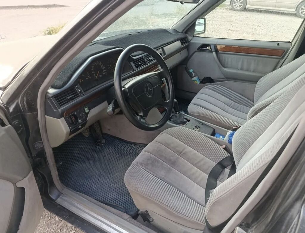Mercedes-Benz W124: 1993 г., 2.8 л, Механика, Бензин, Седан: фото 6