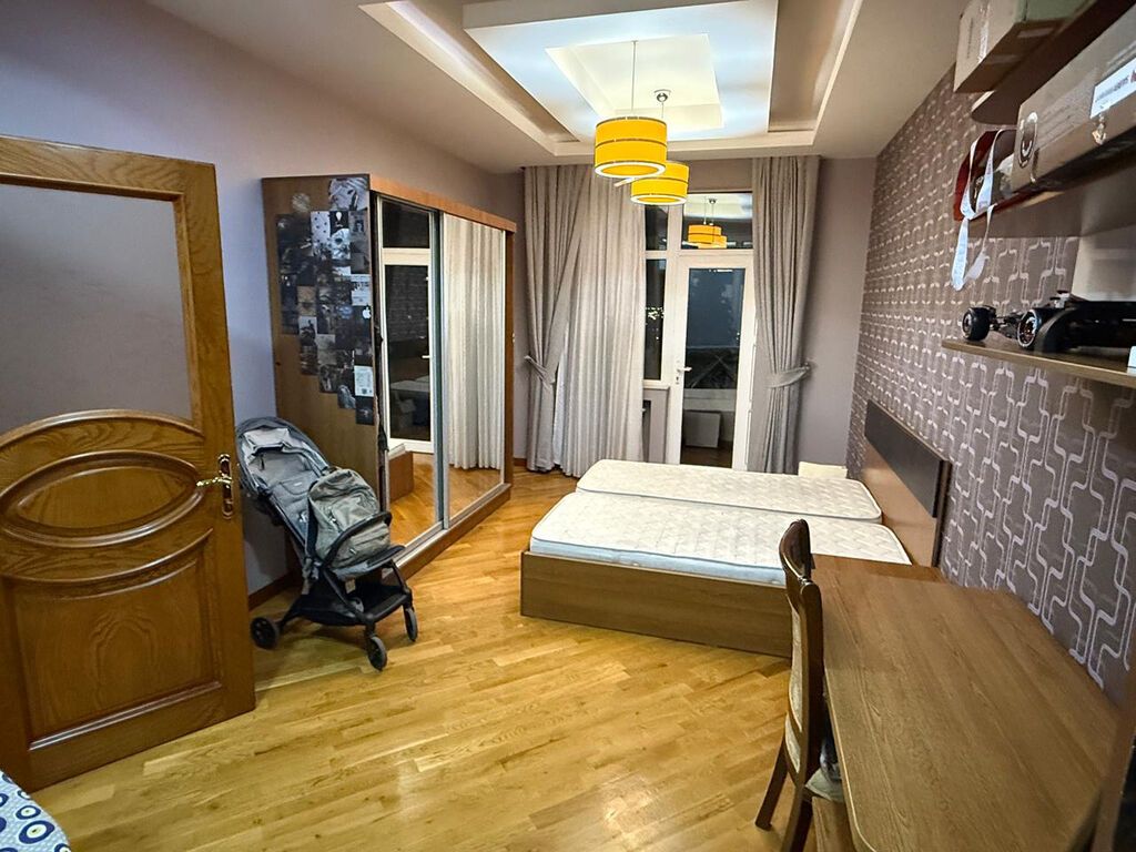 4 otaqlı, Yeni tikili, 154 kv. m