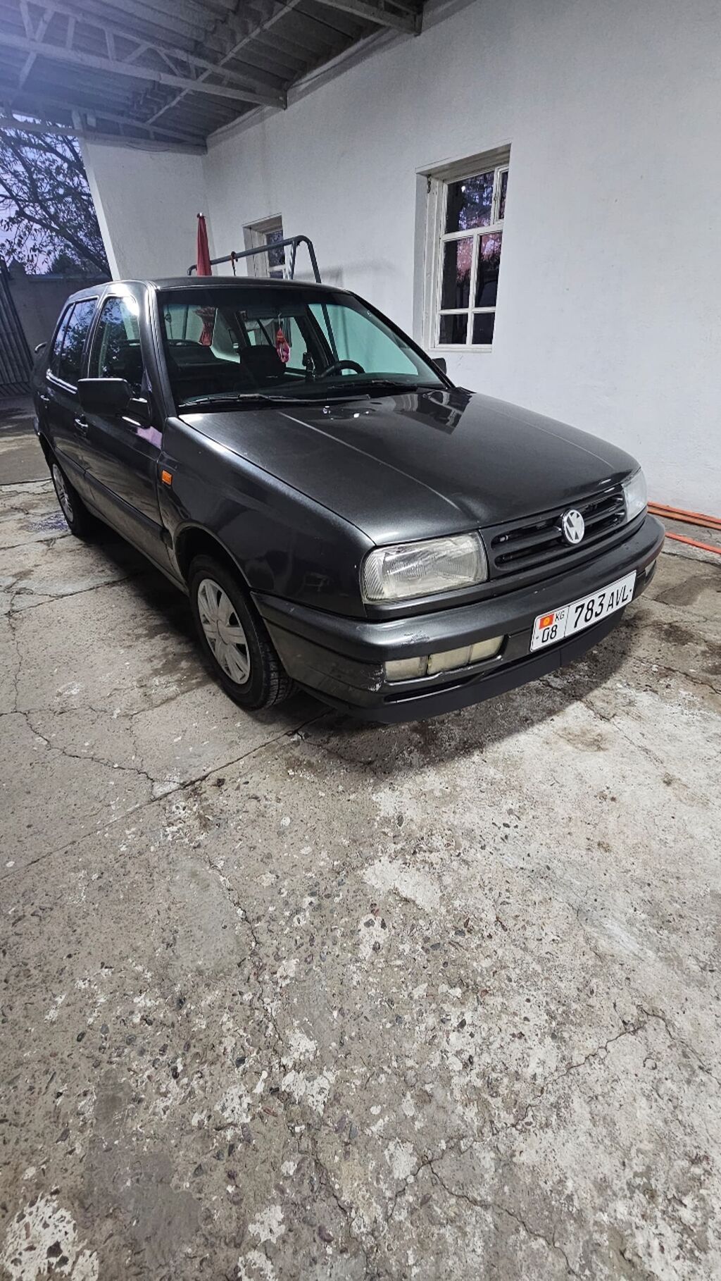 Volkswagen Vento: 1992 г., 1.8 л, Механика, Бензин, Седан: фото 3