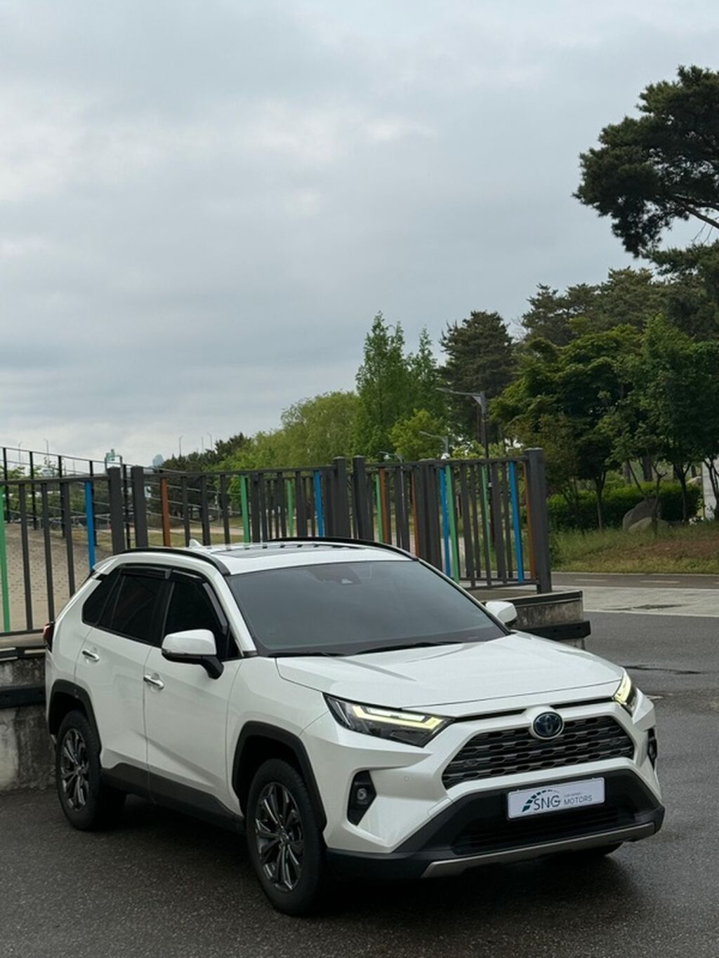Toyota RAV4: 2022 г., 2.5 л, Автомат, Гибрид, Кроссовер — фото 2