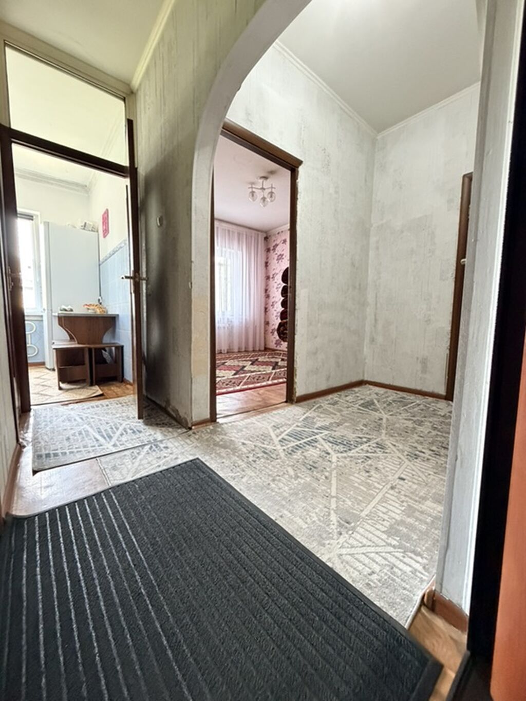 2 комнаты, 52 м², Дордой Плаза ТРЦ 105 серия, 4 этаж, Косметический ремонт: фото 2