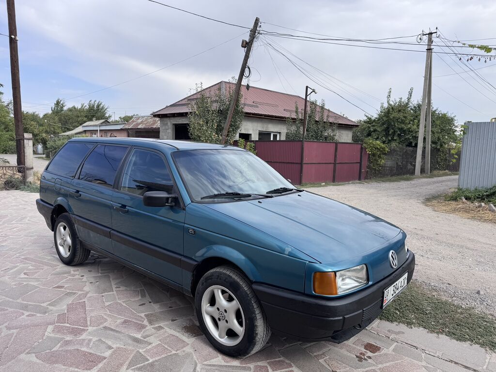 Volkswagen Passat: 1991 г., 1.8 л, Механика, Бензин, Универсал: фото 1