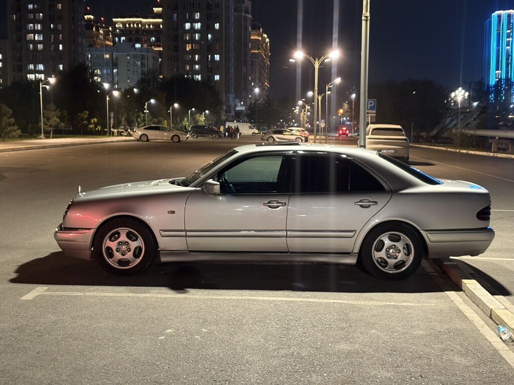 Mercedes-Benz E-Class: 1999 г., 4.3 л, Автомат, Бензин, Седан: фото 1
